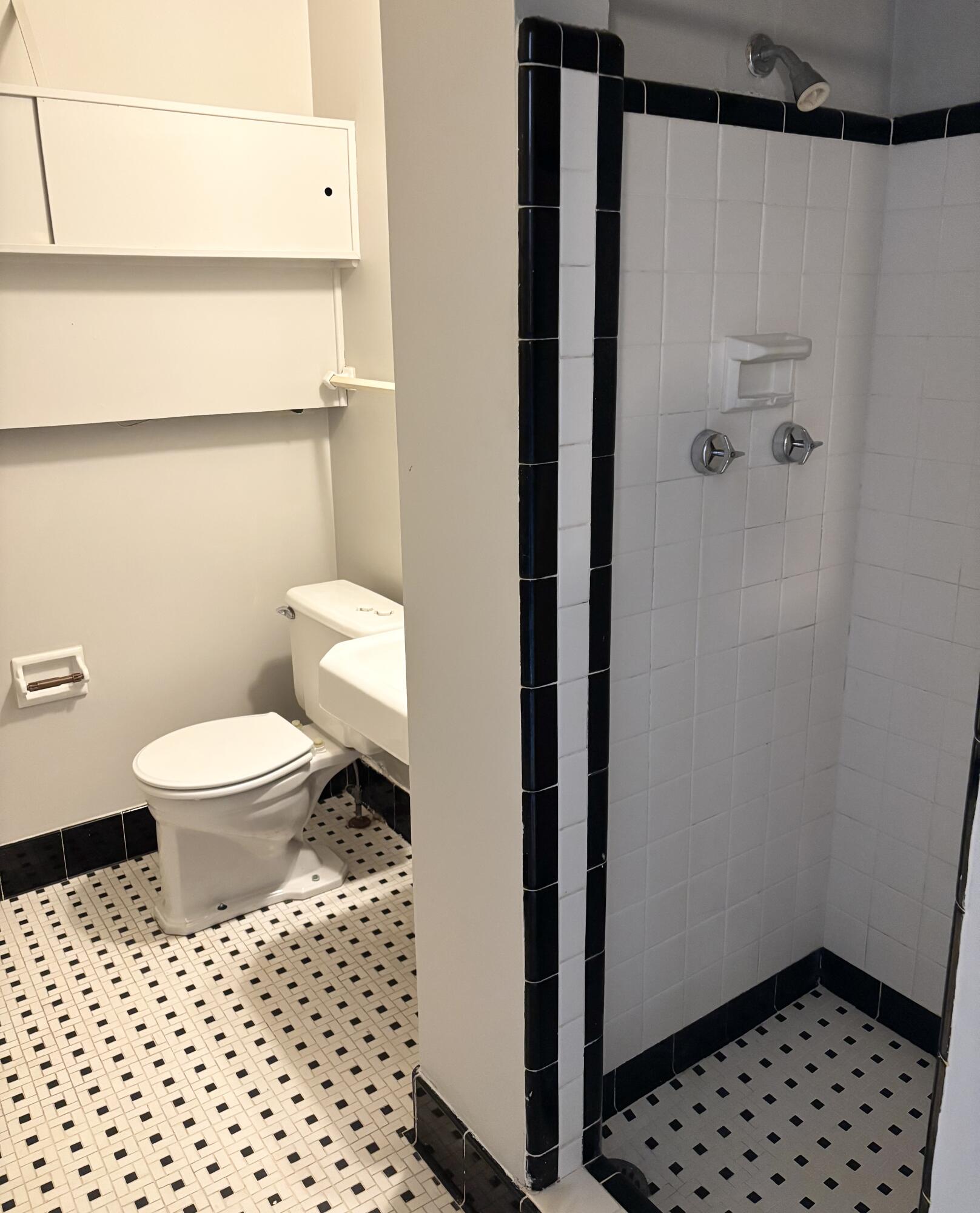 ELLIOTTS POINT 7TH ADDN - Residential Lease