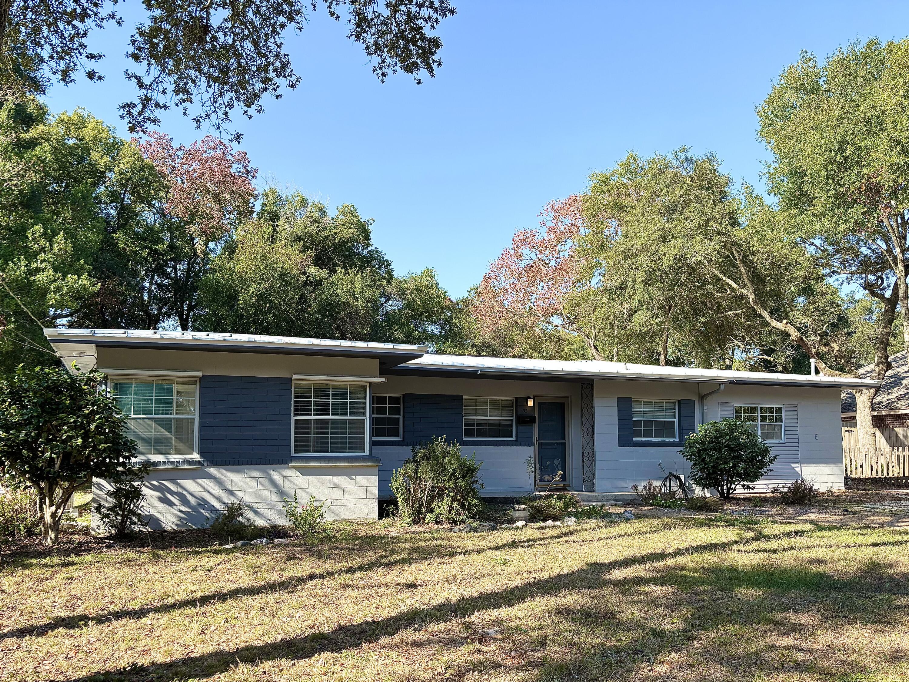 ELLIOTTS POINT 7TH ADDN - Residential Lease