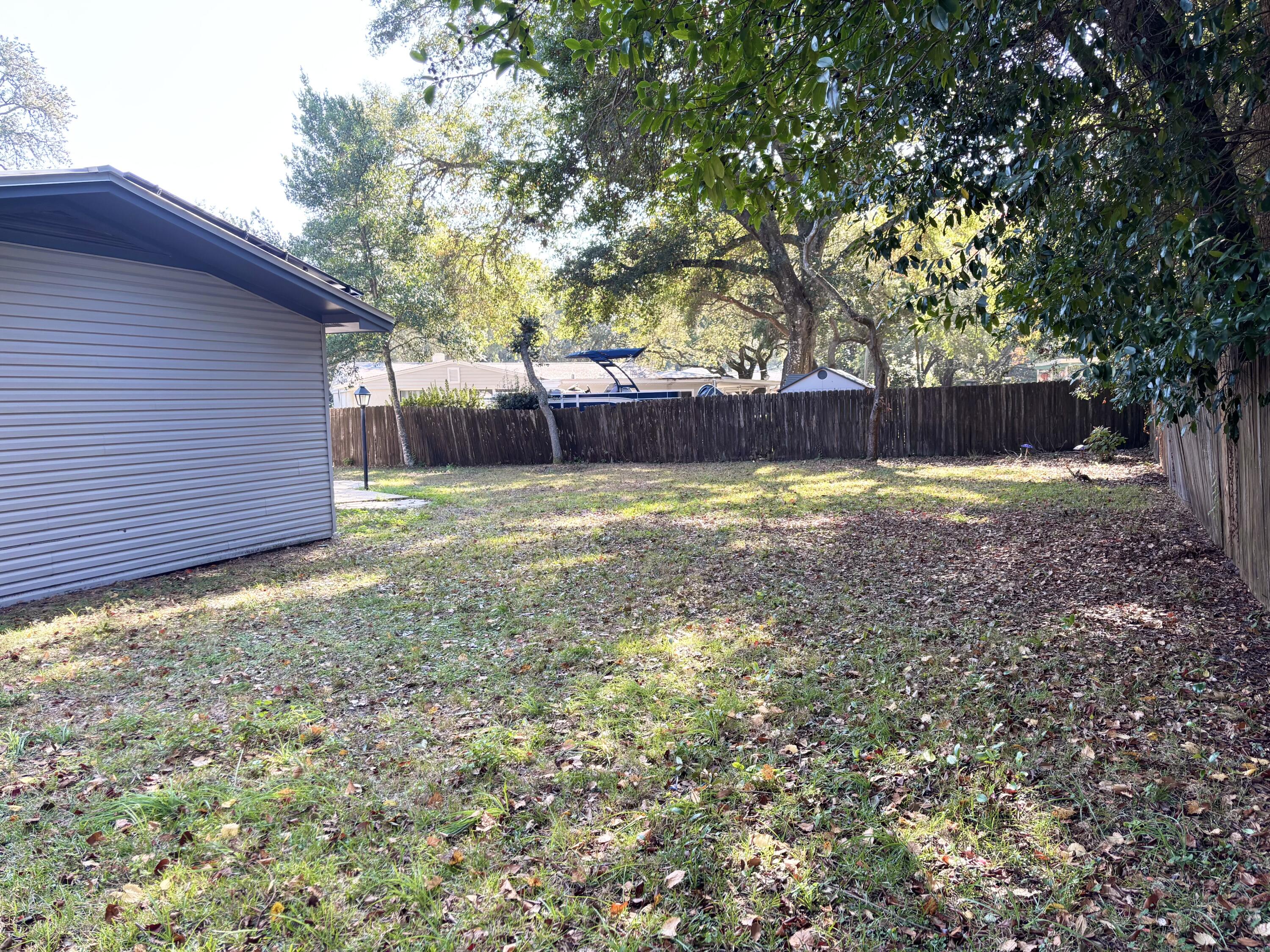 ELLIOTTS POINT 7TH ADDN - Residential Lease