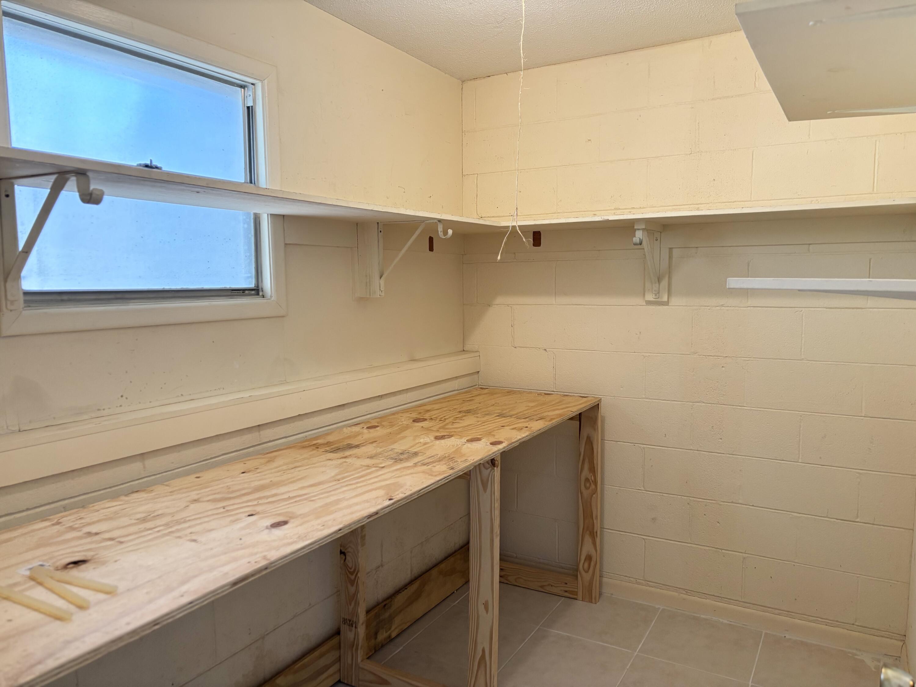 ELLIOTTS POINT 7TH ADDN - Residential Lease