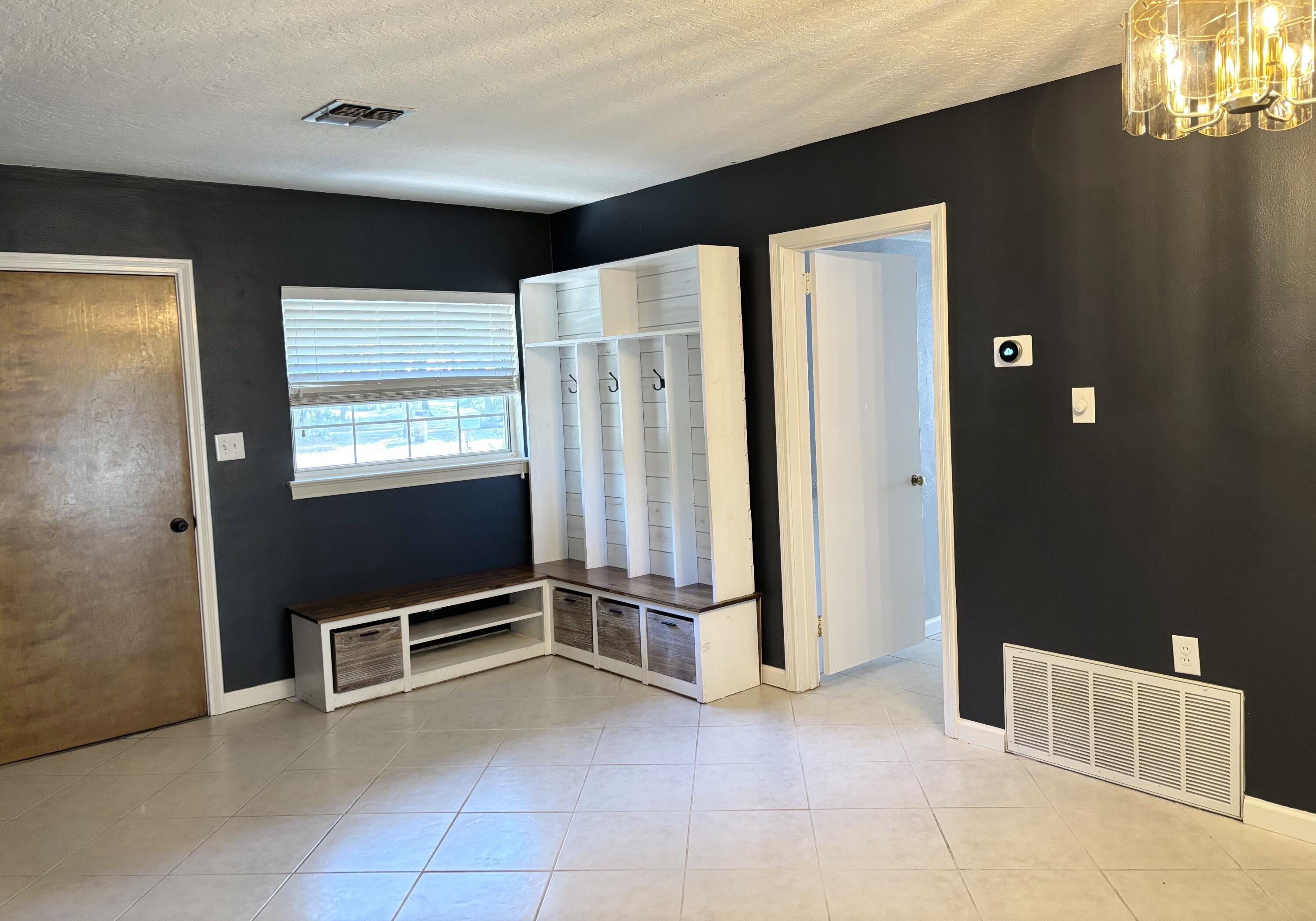 ELLIOTTS POINT 7TH ADDN - Residential Lease