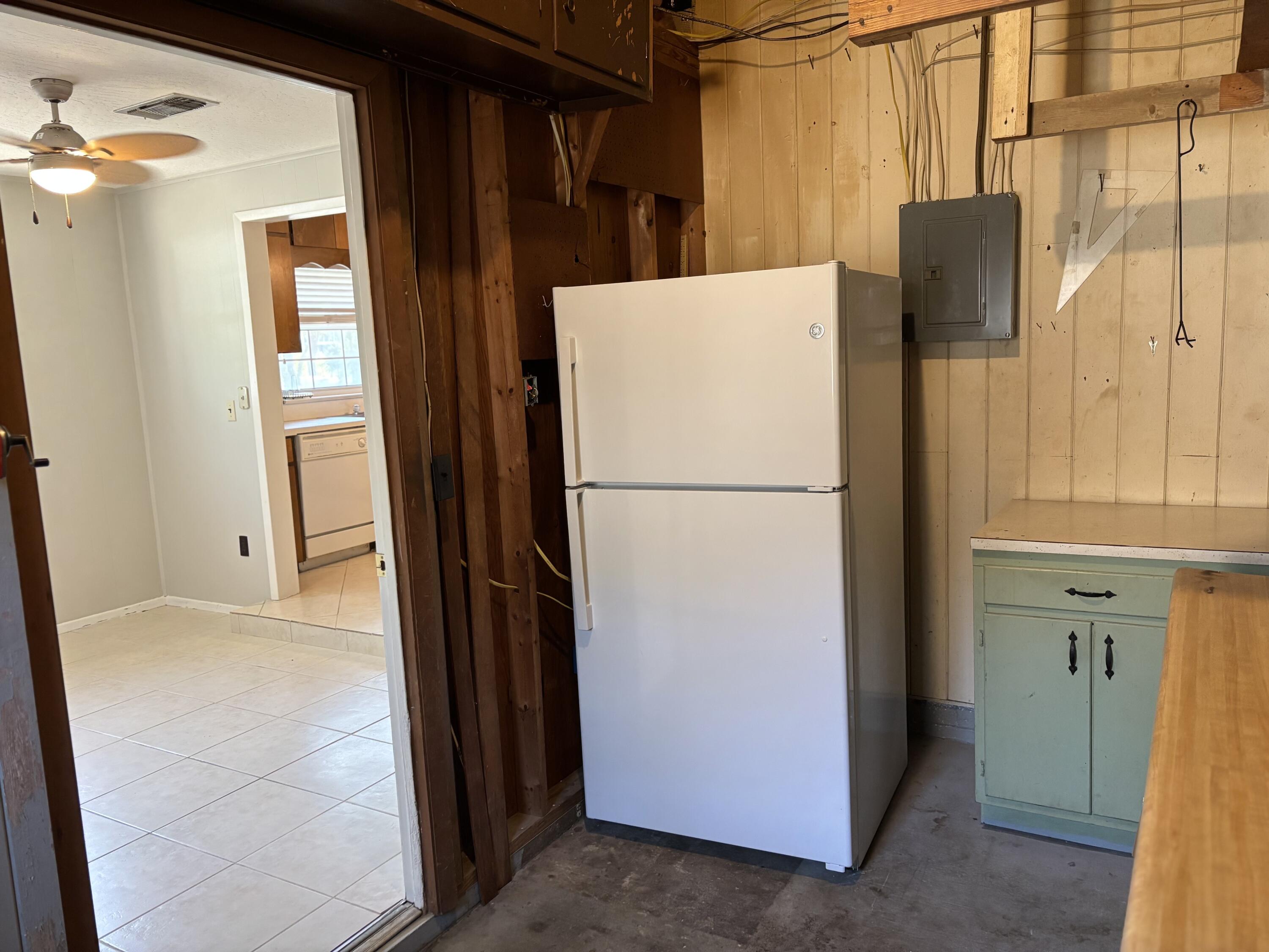 ELLIOTTS POINT 7TH ADDN - Residential Lease