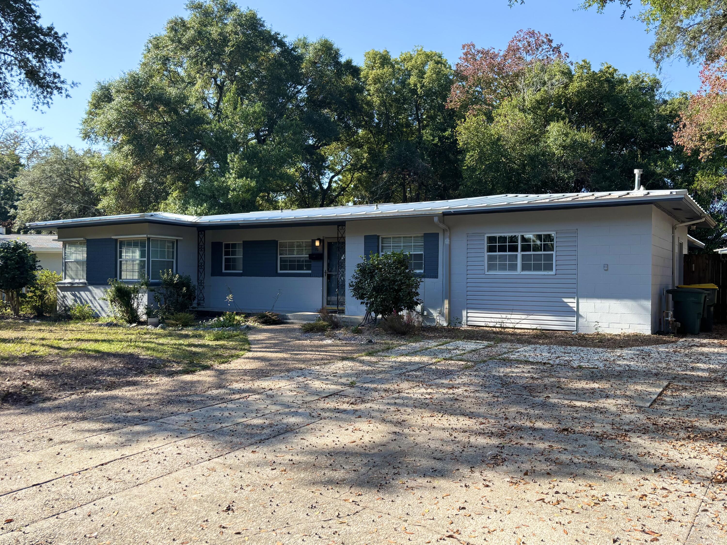 ELLIOTTS POINT 7TH ADDN - Residential Lease