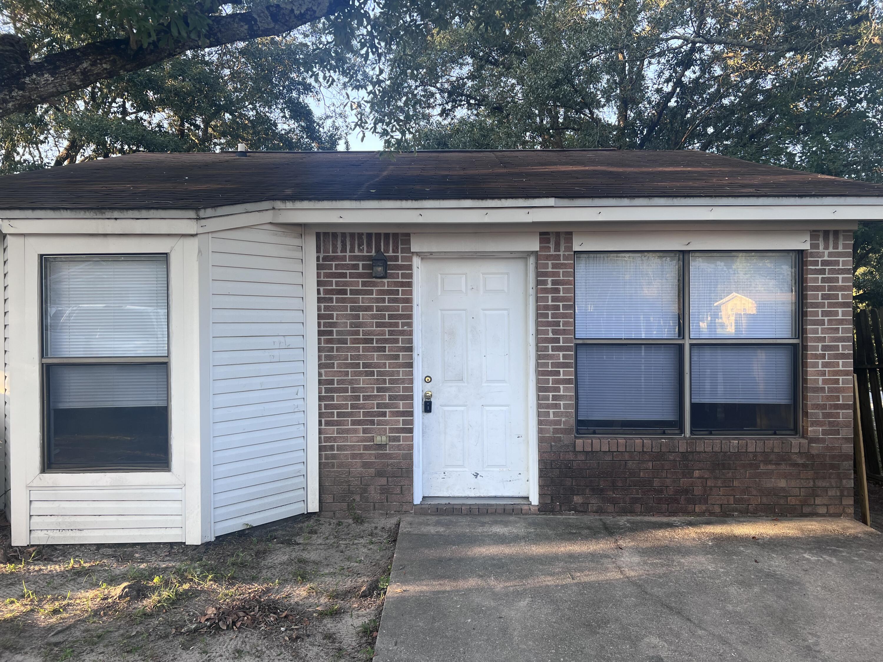 This is an end unit with storage room in the back. The unit has fresh paint and new flooring. No carpet. Washer and dryer hookup is in the kitchen area.