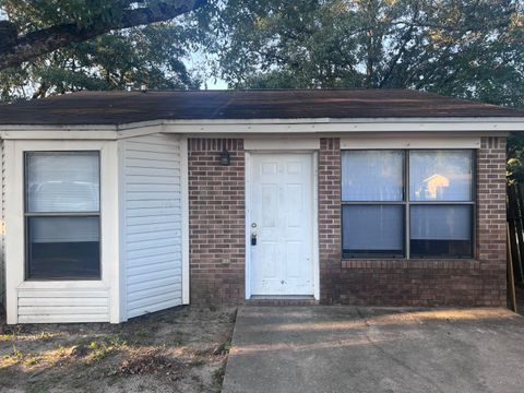 Photo of 102 Lake Street, Crestview, FL 32539 (MLS # 961201) Photo of 102 Lake Street, Crestview, FL 32539 (MLS # 961201)