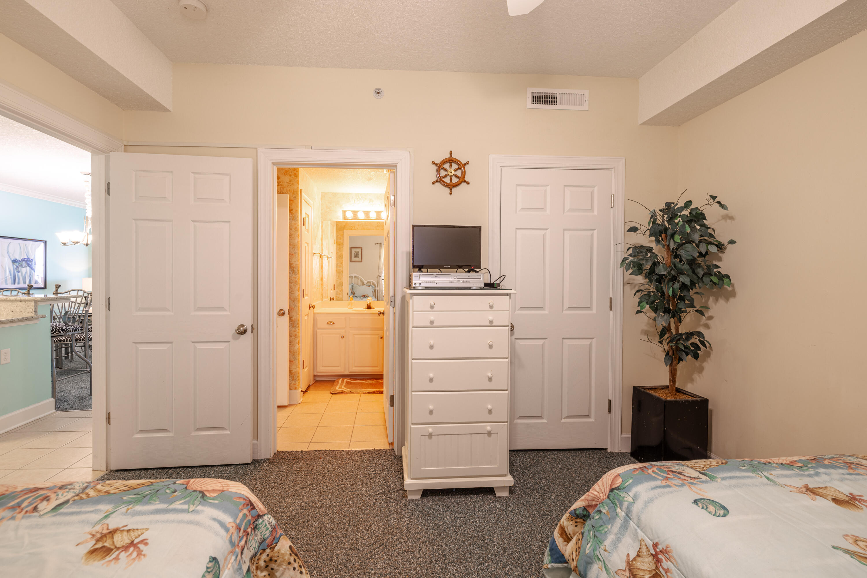 EMERALD ISLE - Residential