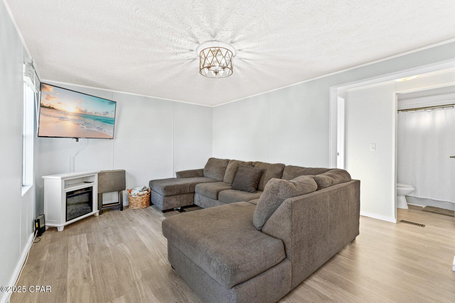 NORTH LAGOON OAKS 5TH ADDN - Residential