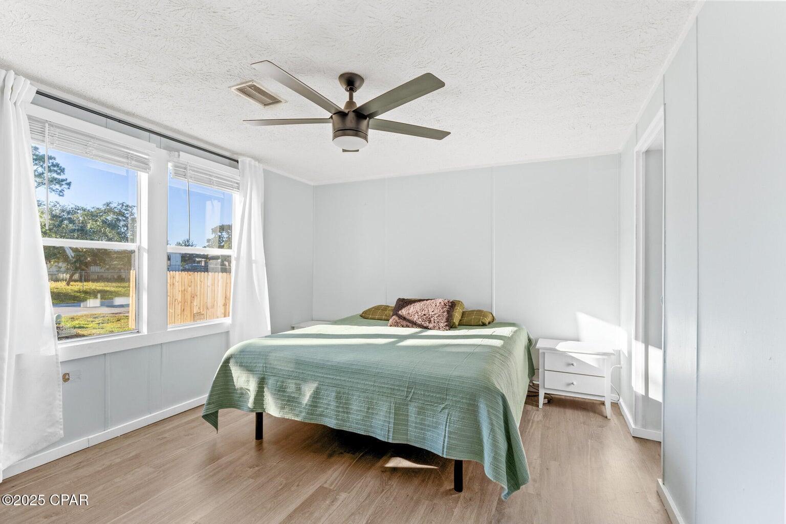 NORTH LAGOON OAKS 5TH ADDN - Residential