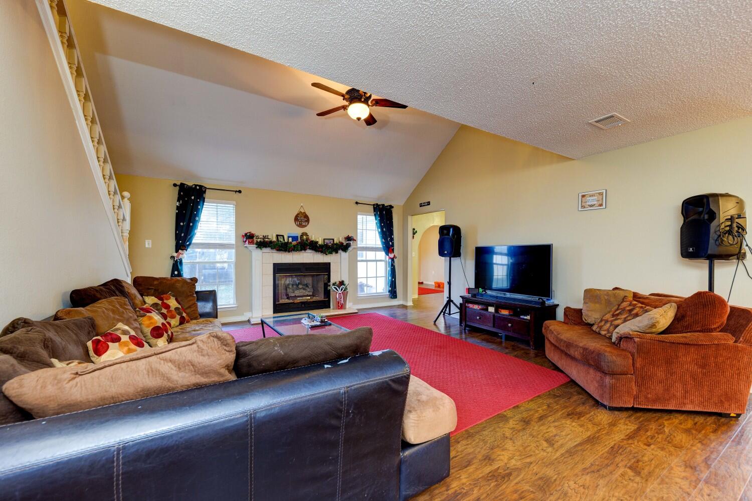 HOLLYROD PARK - Residential