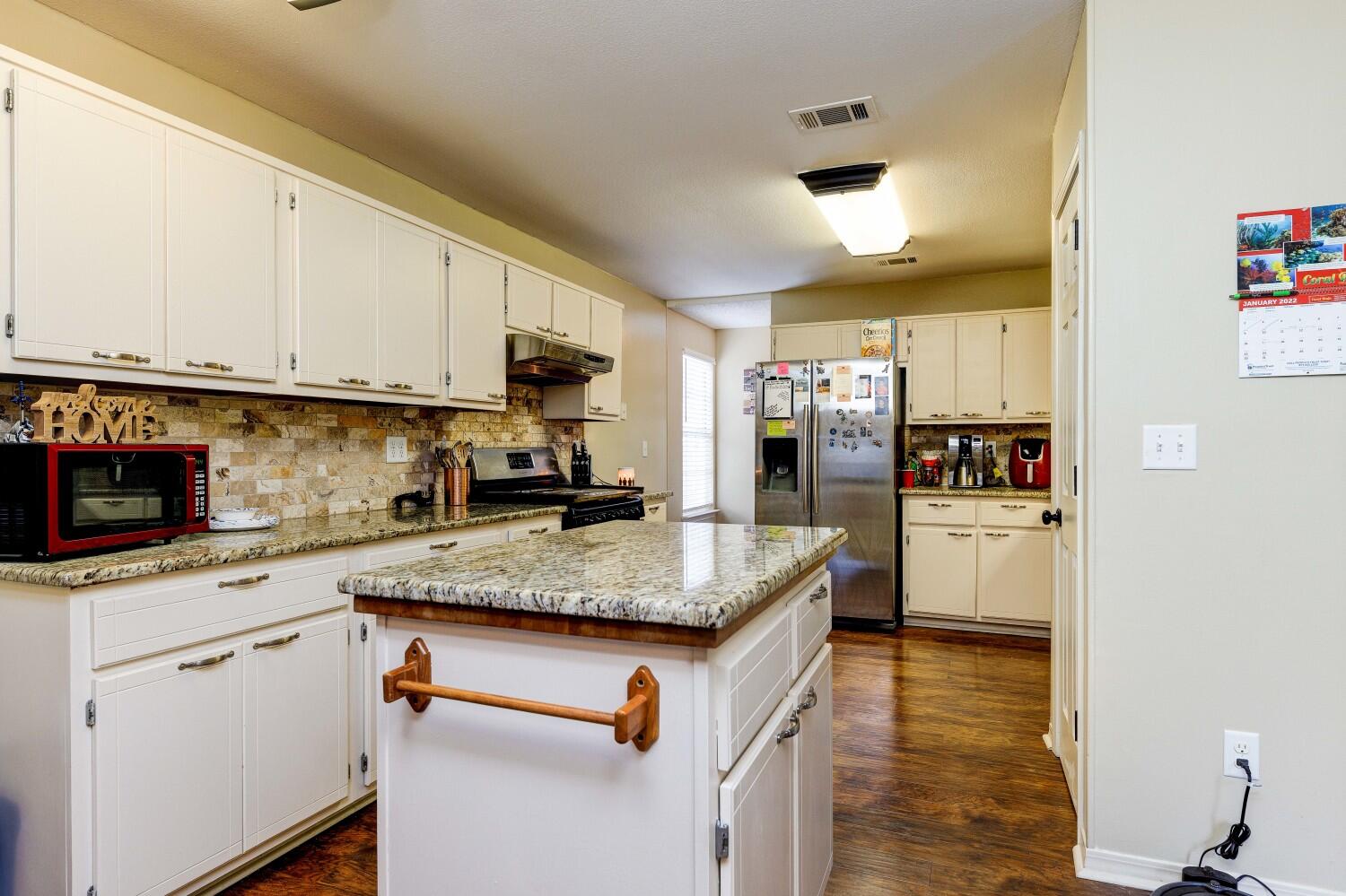 HOLLYROD PARK - Residential