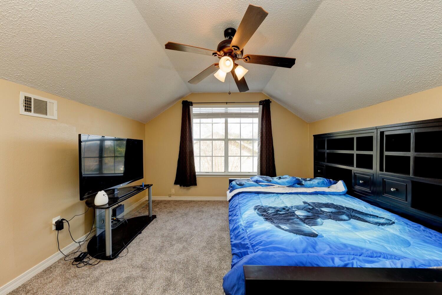 HOLLYROD PARK - Residential