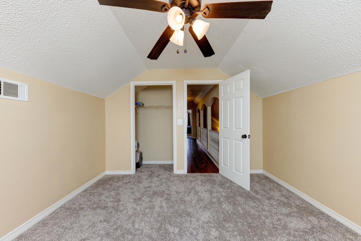 HOLLYROD PARK - Residential