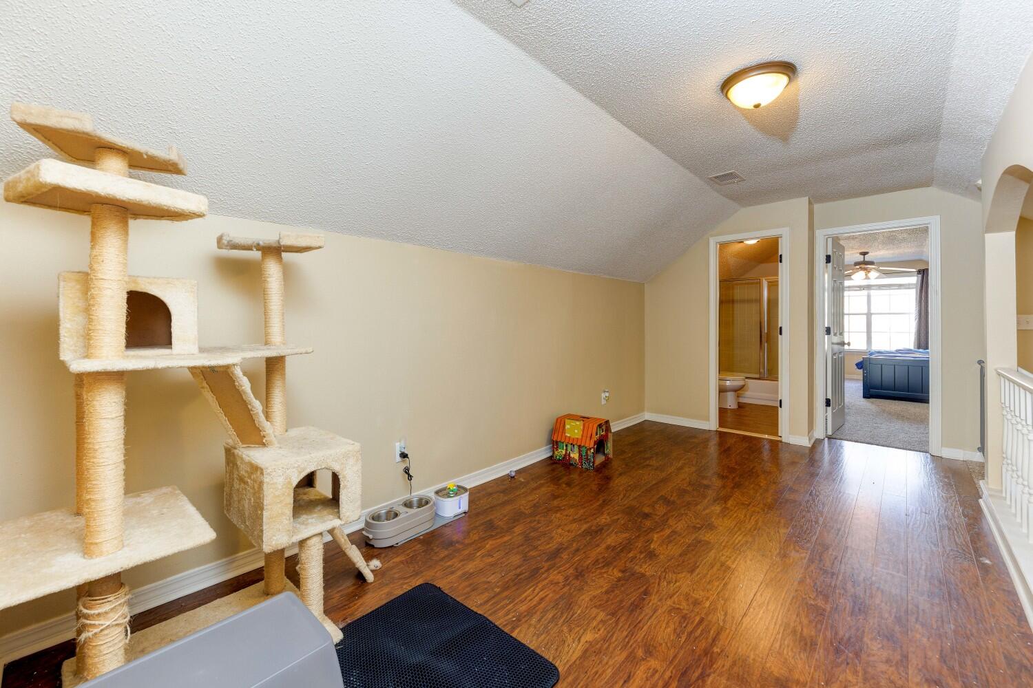 HOLLYROD PARK - Residential