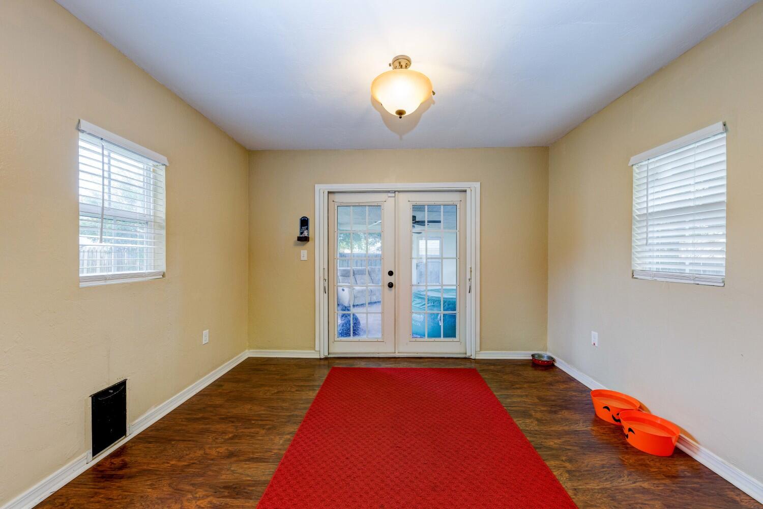 HOLLYROD PARK - Residential