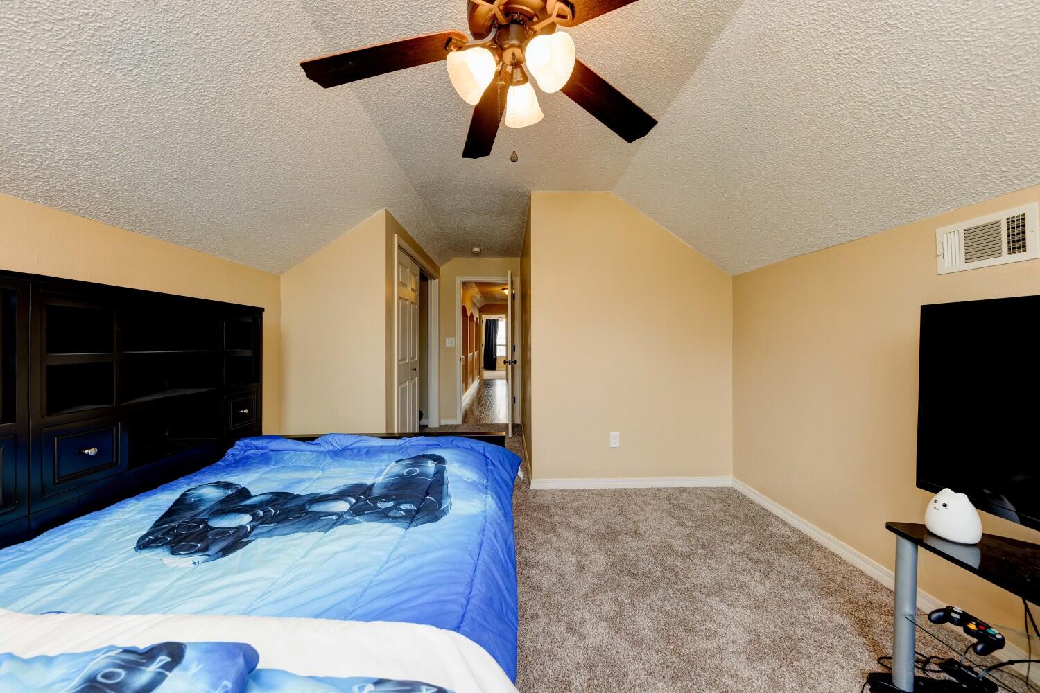 HOLLYROD PARK - Residential