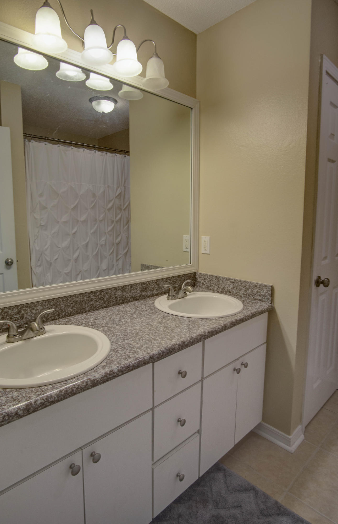 IVALEA GARDENS - Residential