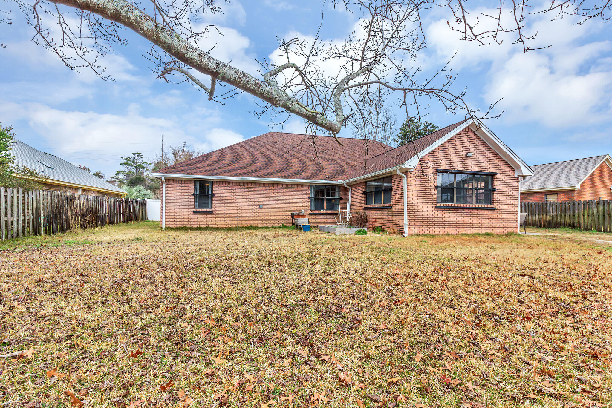 CASTELAR - Residential Lease