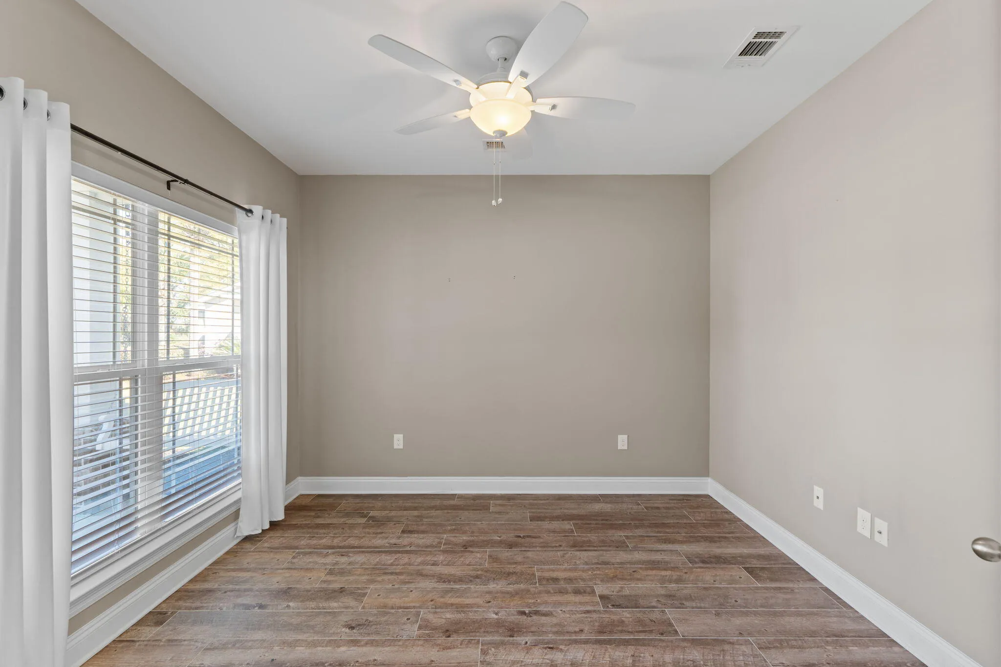 Navarre, Florida 32566, United States, 3 Bedrooms Bedrooms, ,2 BathroomsBathrooms,Residential,Active,85371