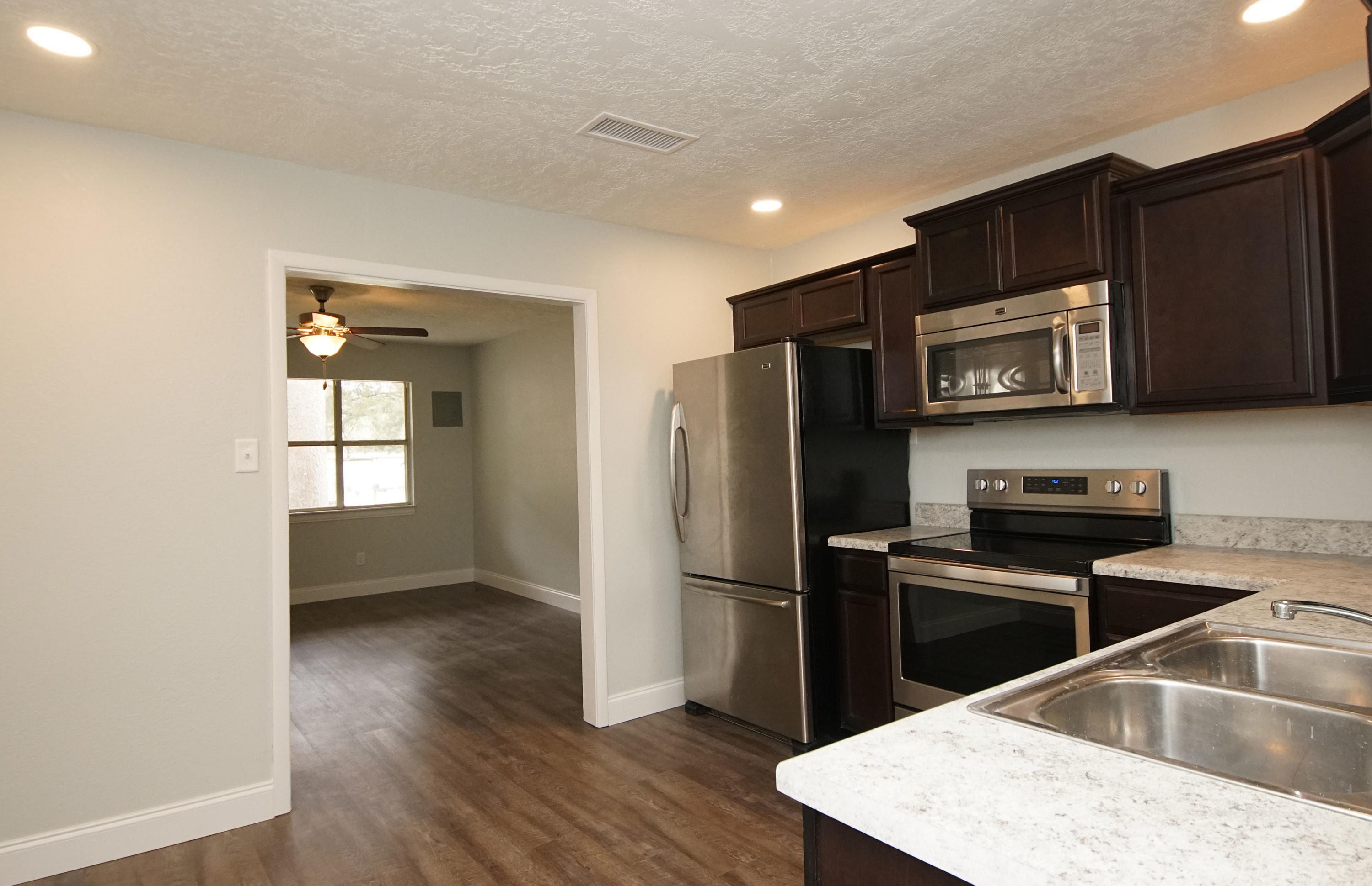 ROSEMONT - Residential Lease