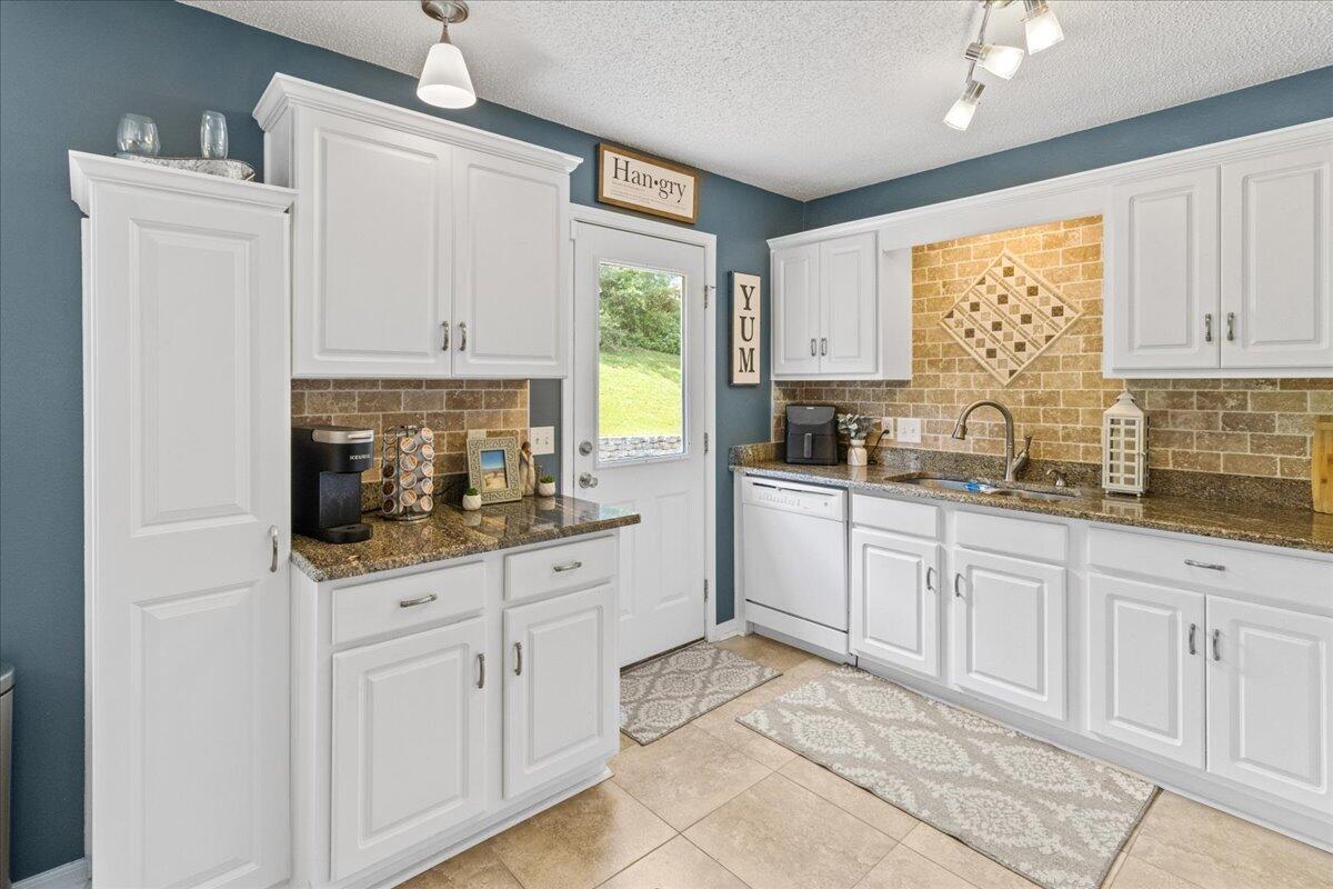 COUNTRYVIEW ESTATES 10TH ADDN - Residential