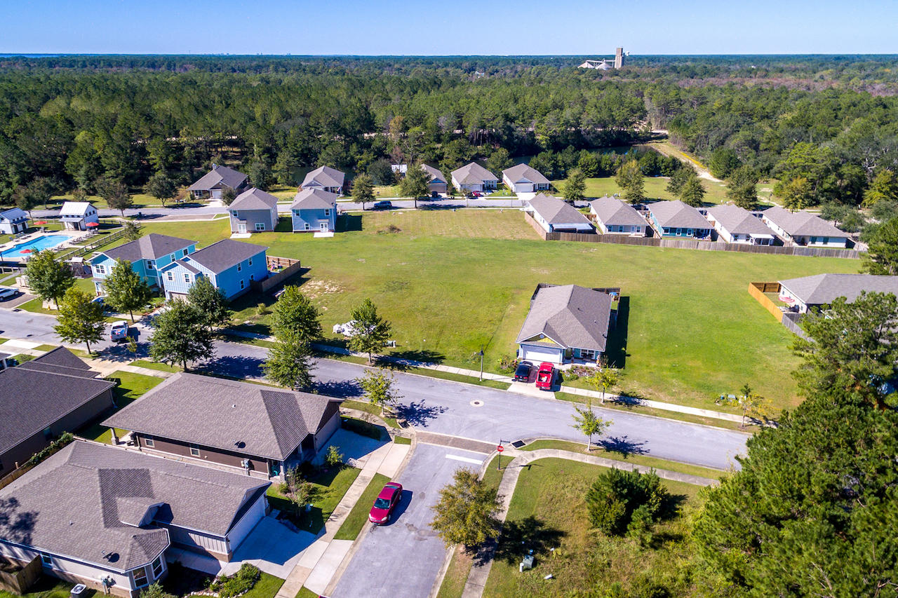 LAGRANGE LANDING - Land