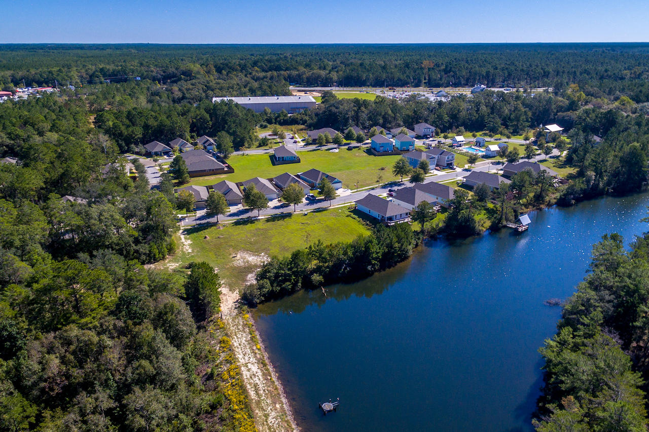 LAGRANGE LANDING - Land