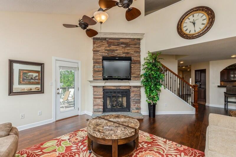 LAKE WAY VILLAS 1 - Residential