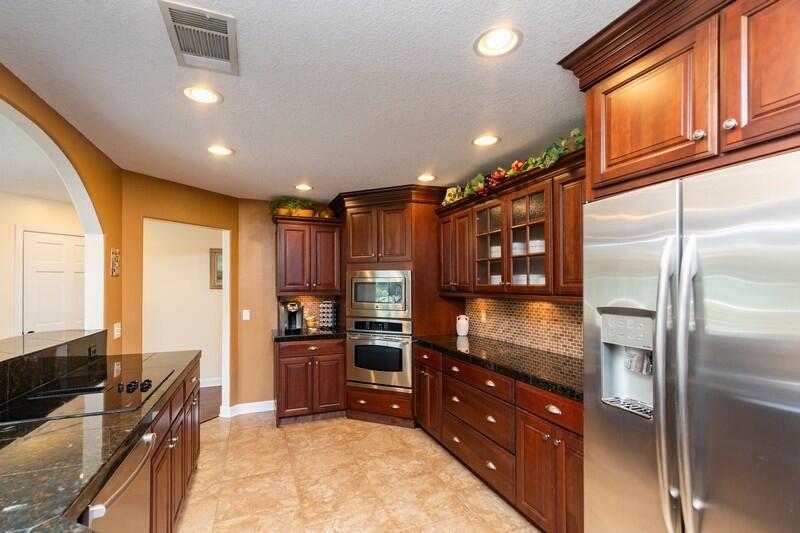 LAKE WAY VILLAS 1 - Residential