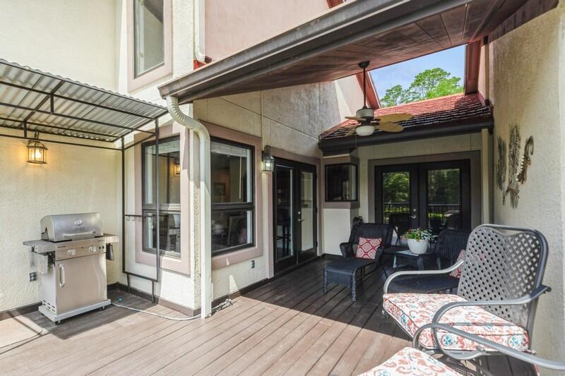 LAKE WAY VILLAS 1 - Residential