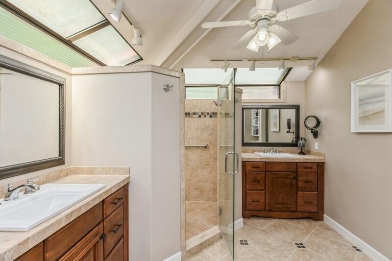 LAKE WAY VILLAS 1 - Residential