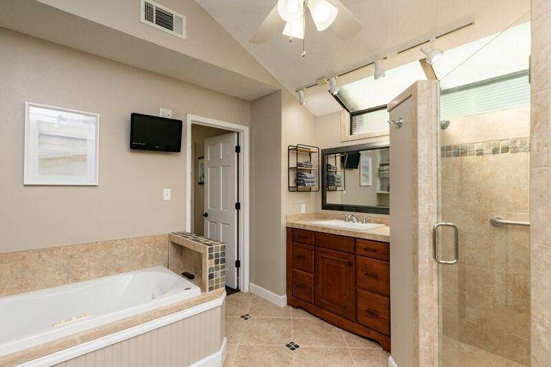LAKE WAY VILLAS 1 - Residential