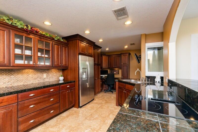 LAKE WAY VILLAS 1 - Residential