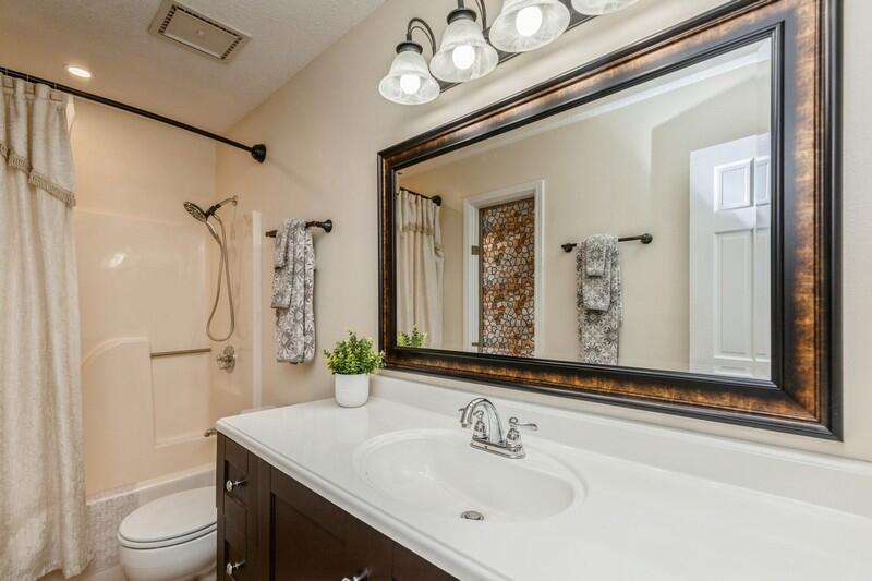 LAKE WAY VILLAS 1 - Residential