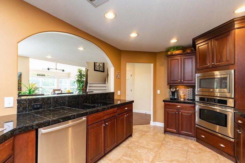 LAKE WAY VILLAS 1 - Residential