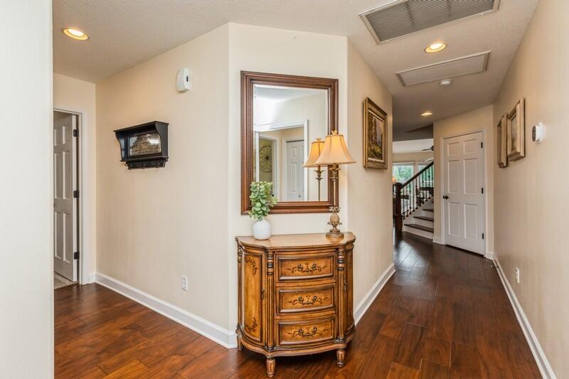 LAKE WAY VILLAS 1 - Residential
