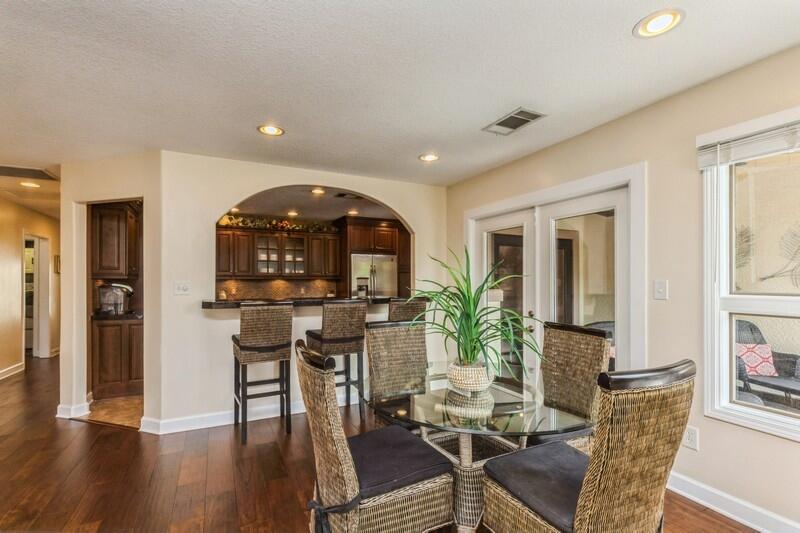 LAKE WAY VILLAS 1 - Residential