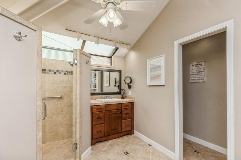 LAKE WAY VILLAS 1 - Residential