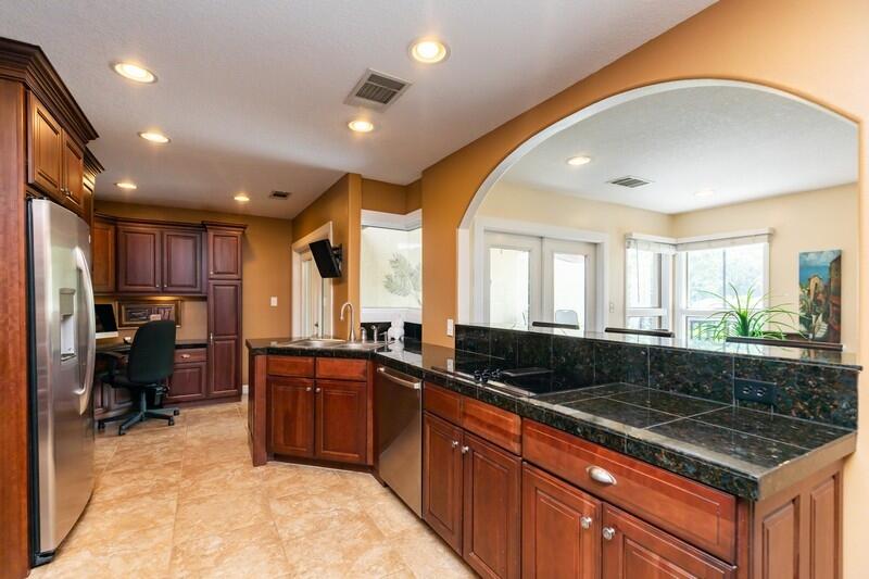 LAKE WAY VILLAS 1 - Residential