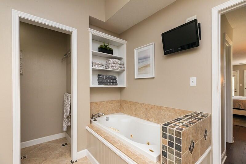 LAKE WAY VILLAS 1 - Residential