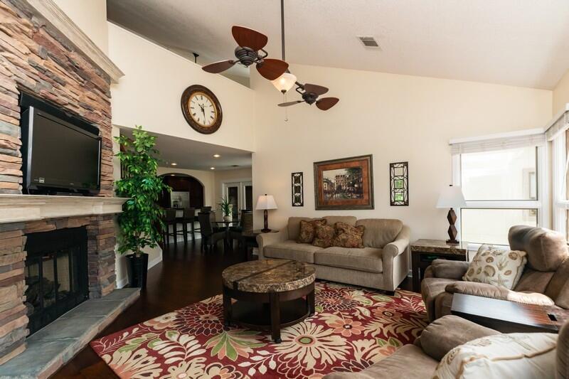 LAKE WAY VILLAS 1 - Residential