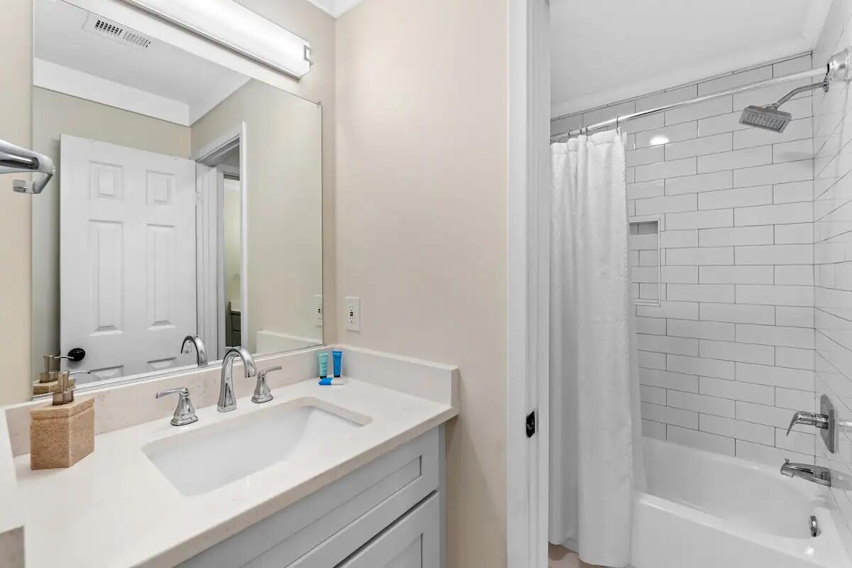 LAKEVIEW CONDO - Residential