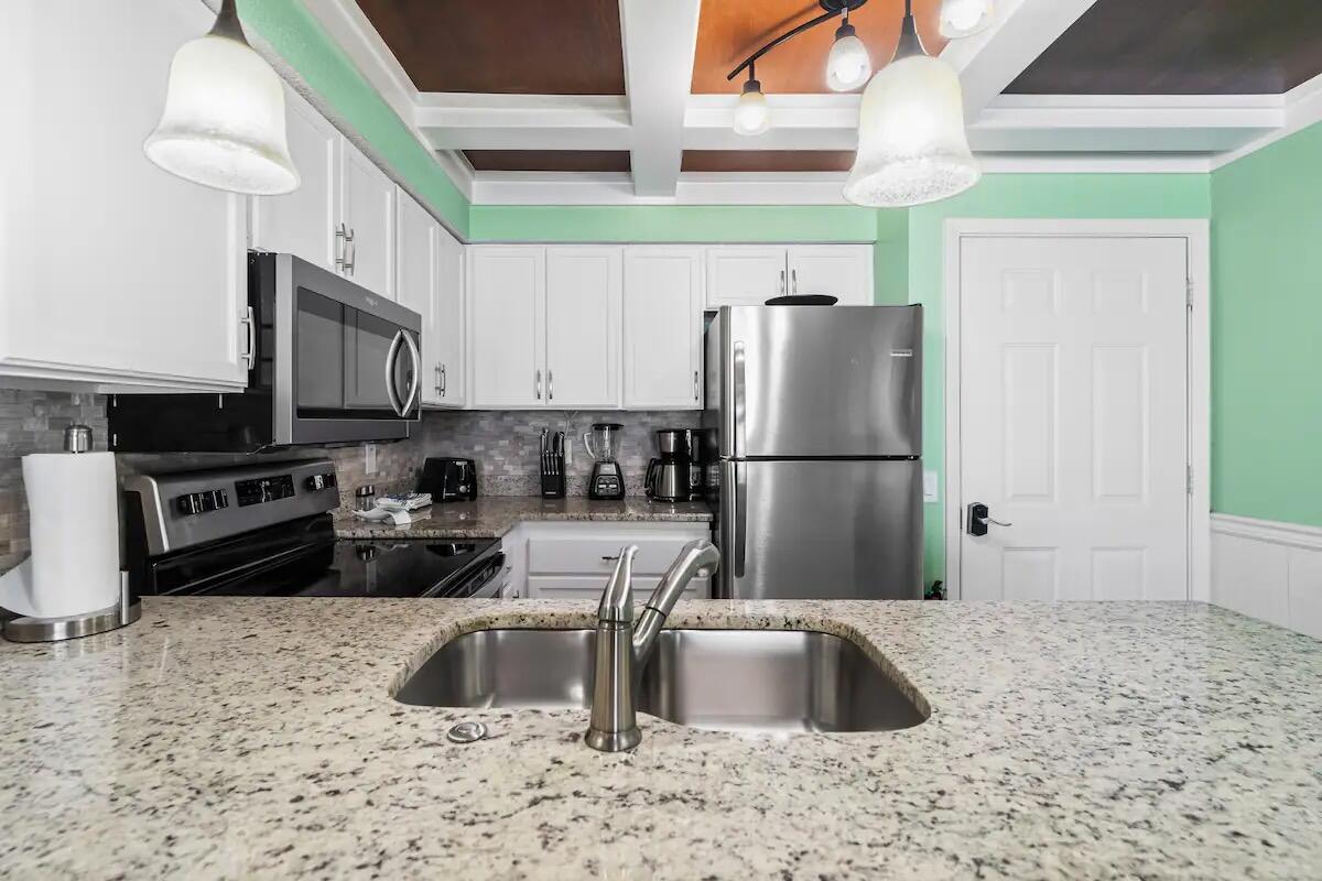 LAKEVIEW CONDO - Residential