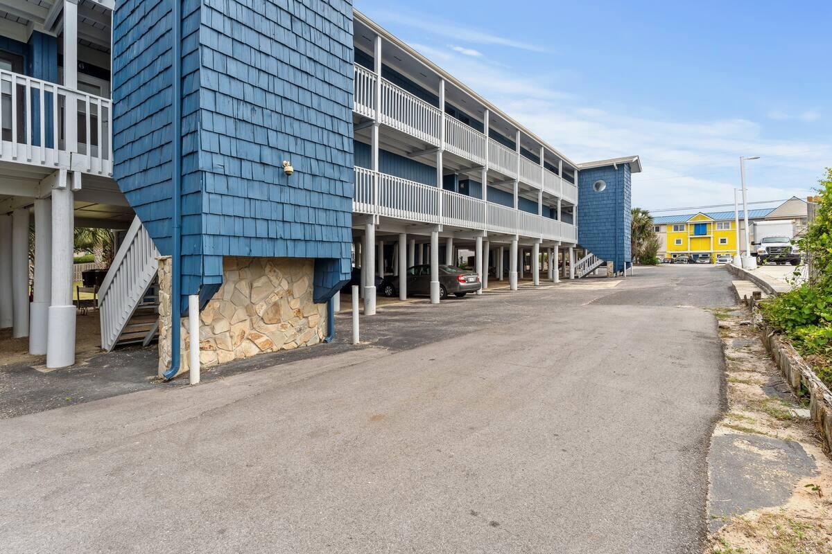 LAKEVIEW CONDO - Residential