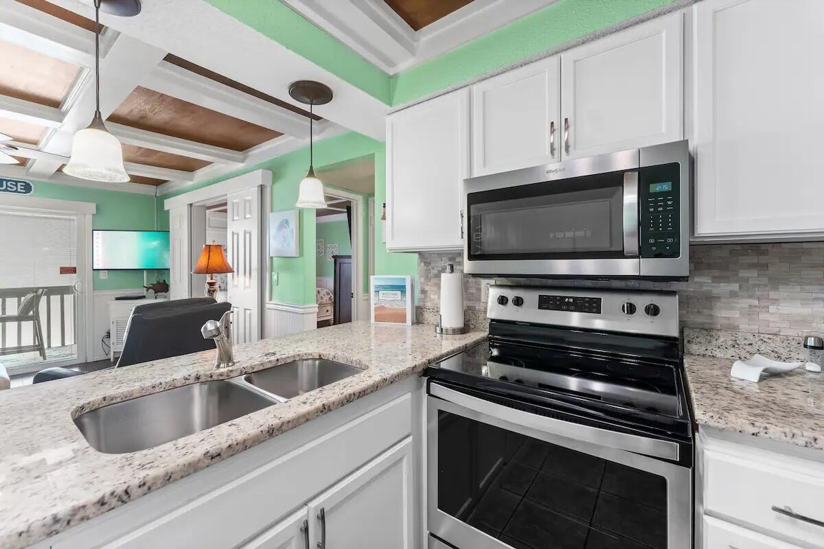 LAKEVIEW CONDO - Residential