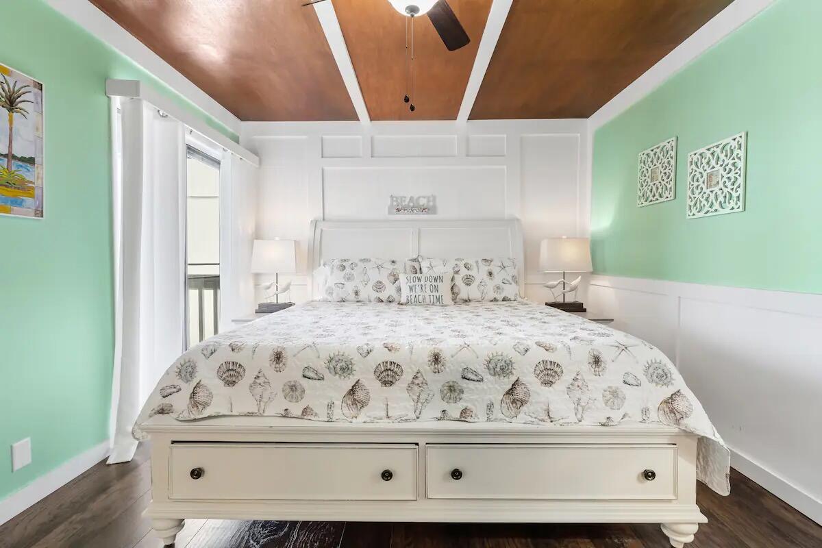 LAKEVIEW CONDO - Residential