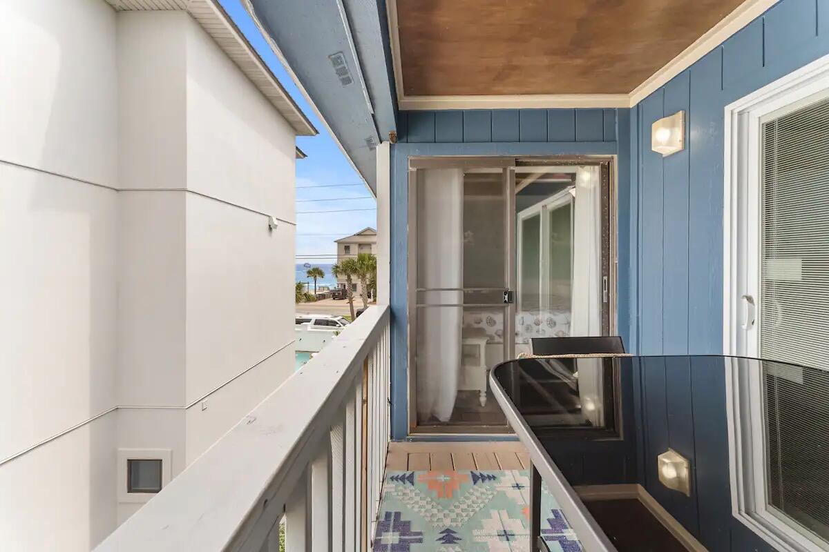 LAKEVIEW CONDO - Residential