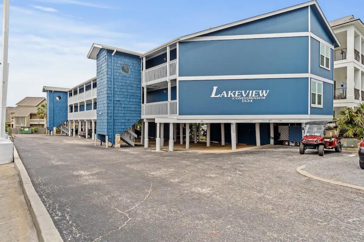 LAKEVIEW CONDO - Residential