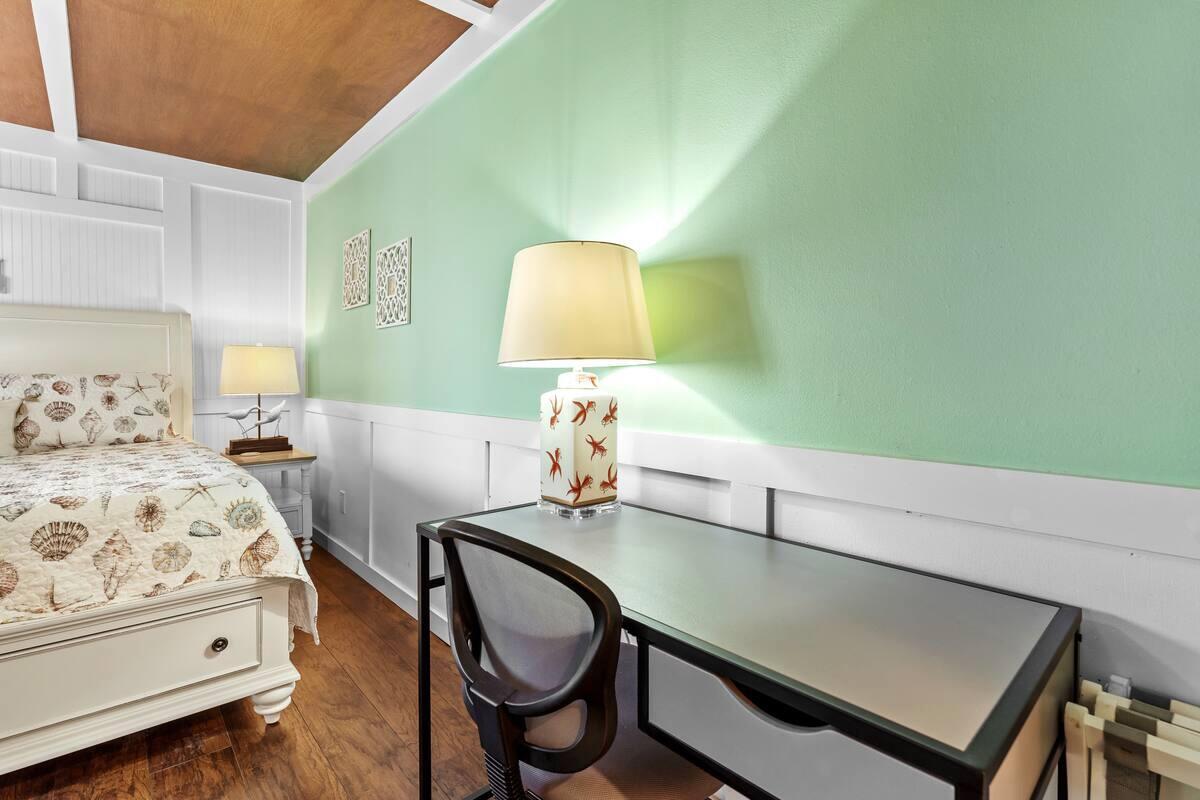 LAKEVIEW CONDO - Residential