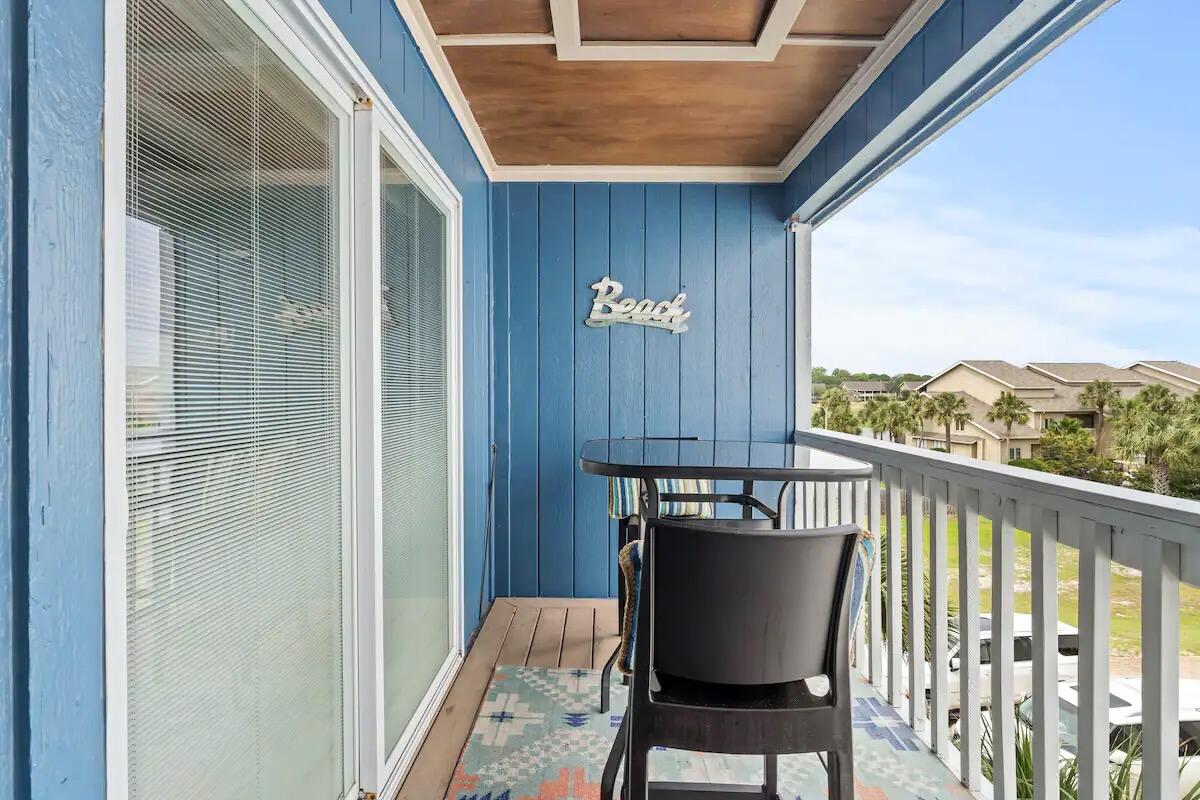 LAKEVIEW CONDO - Residential