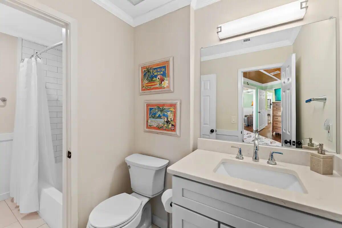 LAKEVIEW CONDO - Residential